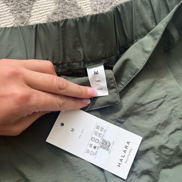 NWT Halara Low Rise Button Zipper Side Pocket Wide Leg Casual Cargo Pants - Picture 2 of 6